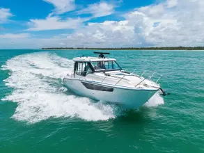 Thumbnail von Boston Whaler 365 Conquest