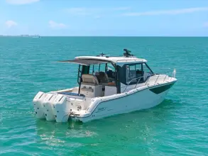 Thumbnail von Boston Whaler 365 Conquest