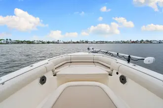 Thumbnail von Boston Whaler 330 Outrage