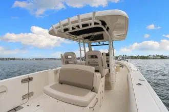 Thumbnail von Boston Whaler 330 Outrage