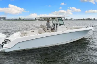Thumbnail von Boston Whaler 330 Outrage