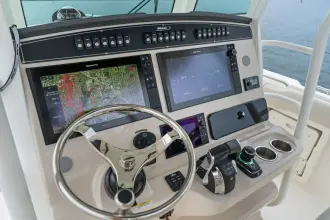 Thumbnail von Boston Whaler 330 Outrage