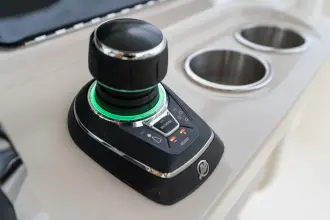 Thumbnail von Boston Whaler 330 Outrage