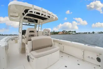 Thumbnail von Boston Whaler 330 Outrage