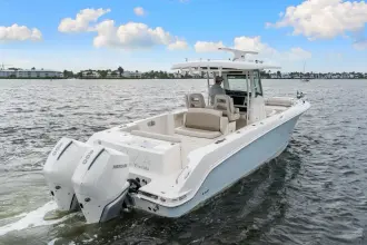 Thumbnail von Boston Whaler 330 Outrage