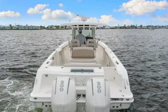Thumbnail von Boston Whaler 330 Outrage