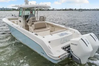 Thumbnail von Boston Whaler 330 Outrage