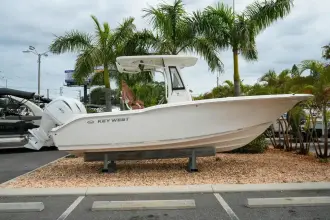 Key West 244 Центр консоли