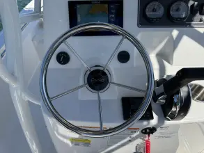 Thumbnail von Boston Whaler 190 Montauk