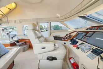 Thumbnail von Sea Ray 540 Cockpit L'attitude Adjustment