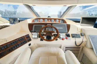 Thumbnail von Sea Ray 540 Cockpit L'attitude Adjustment