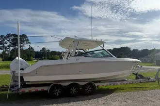 Boston Whaler 280 Vantage Seas the Day
