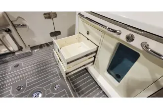 Thumbnail von Boston Whaler 420 Outrage
