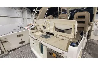 Thumbnail von Boston Whaler 420 Outrage