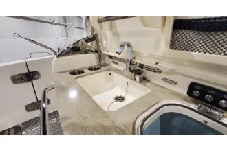 Thumbnail von Boston Whaler 420 Outrage