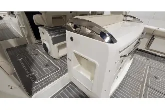 Thumbnail von Boston Whaler 420 Outrage