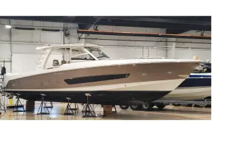 Thumbnail von Boston Whaler 420 Outrage