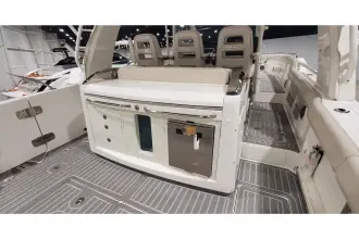Thumbnail von Boston Whaler 420 Outrage