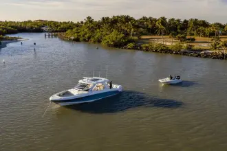 Thumbnail von Boston Whaler 380 Realm