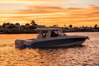 Thumbnail von Boston Whaler 380 Realm