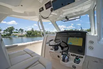 Thumbnail von Boston Whaler 350 Realm