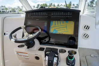 Thumbnail von Boston Whaler 350 Realm