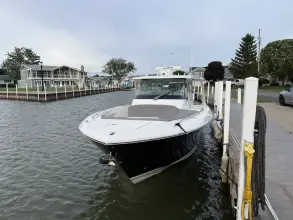Thumbnail von Tiara Yachts 38 LS
