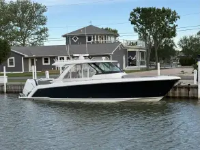 Thumbnail von Tiara Yachts 38 LS