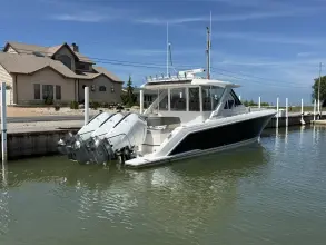 Thumbnail von Tiara Yachts 38 LS