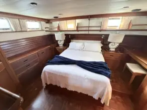 Thumbnail von Grand Banks 42 Flybridge Motor Yacht AT LAST