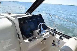 Thumbnail von Boston Whaler 325 Conquest SIP N SEA