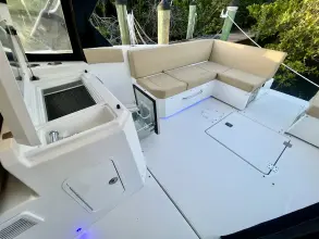 Thumbnail von Cruisers Yachts 390 Express Coupe