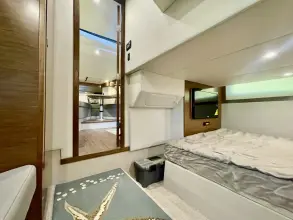 Thumbnail von Cruisers Yachts 390 Express Coupe