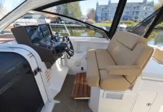 Thumbnail von Cruisers Yachts 390 Express Coupe