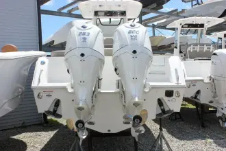 Sea Hunt Ultra 275 Coffin Box