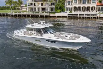 Pursuit 428 Sport