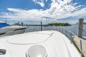 Thumbnail von Cruisers Yachts 5370 Express Rumpshaker The Remix