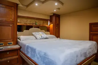 Thumbnail von Cruisers Yachts 5370 Express Rumpshaker The Remix