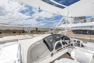 Thumbnail von Cruisers Yachts 5370 Express Rumpshaker The Remix