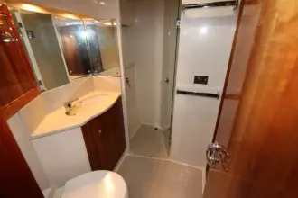 Thumbnail von Riviera 	Enclosed Flybridge 62