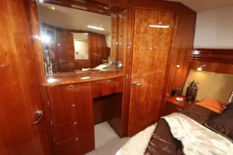 Thumbnail von Riviera 	Enclosed Flybridge 62