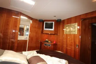 Thumbnail von Riviera 	Enclosed Flybridge 62