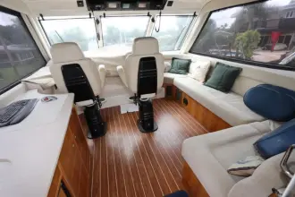 Thumbnail von Riviera 	Enclosed Flybridge 62