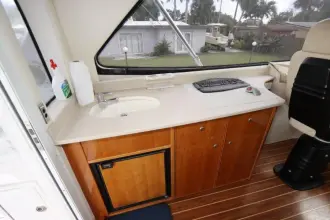 Thumbnail von Riviera 	Enclosed Flybridge 62