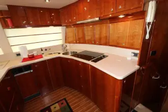 Thumbnail von Riviera 	Enclosed Flybridge 62