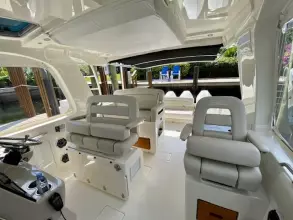 Thumbnail von Boston Whaler 380 Realm Cindy Seas