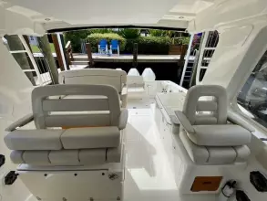 Thumbnail von Boston Whaler 380 Realm Cindy Seas
