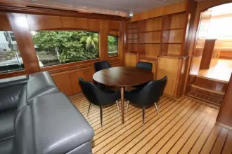 Thumbnail von Hatteras 80 Enclosed Bridge Skylounge