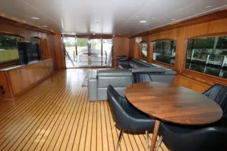 Thumbnail von Hatteras 80 Enclosed Bridge Skylounge