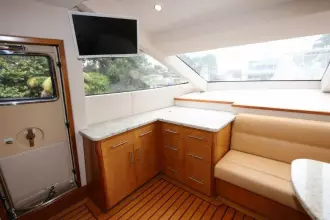Thumbnail von Hatteras 80 Enclosed Bridge Skylounge